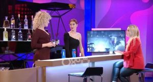E akuzuan se është lesbike, flet këngëtarja