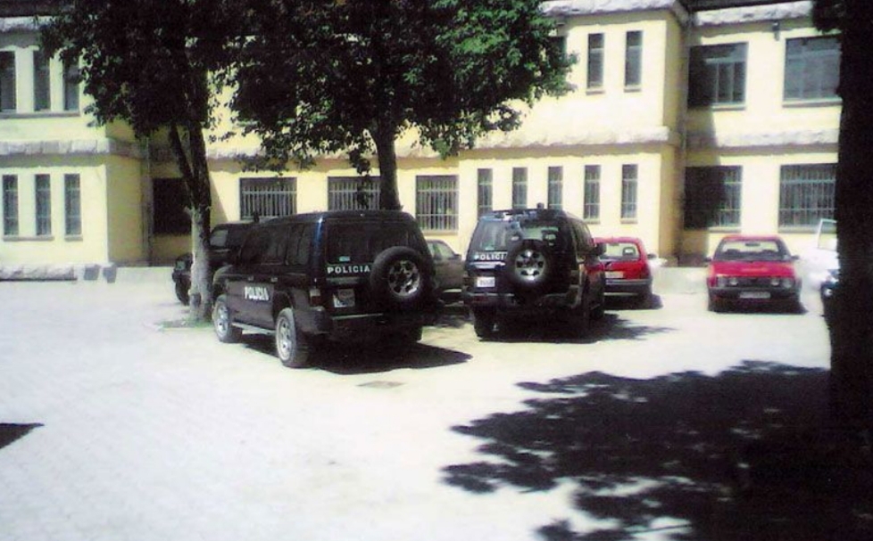 Pronari i lokalit u gjet i pajetë dhe me plagë në trup