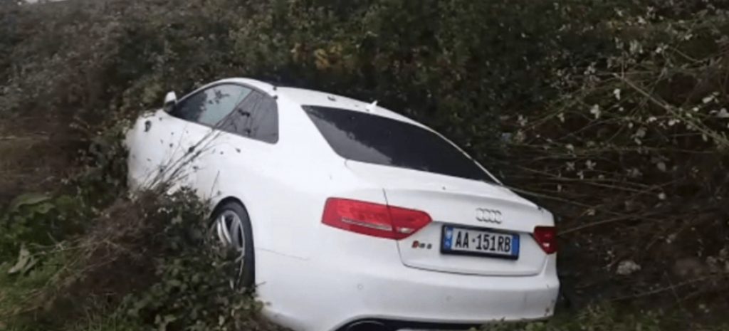 Audi luksoz fluturon nga rruga në Fushë- Krujë