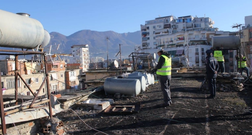 Nis kaosi në Tiranë, banorët: Bashkia të na sigurojë ujë pa ndërprerje 24 orë