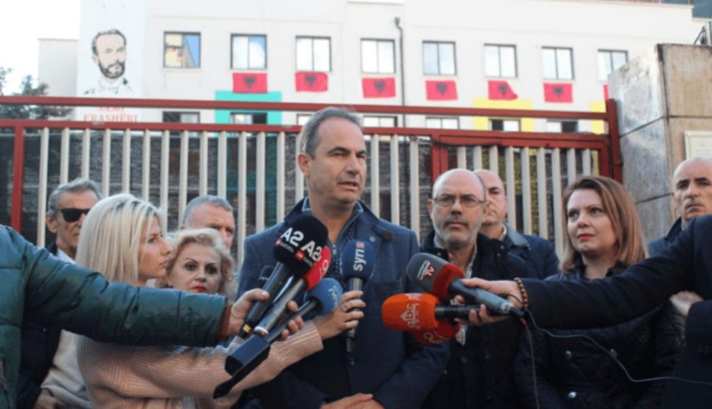 PD: Veliaj të mbajë përgjegjësi për shkollat e shkatërruara