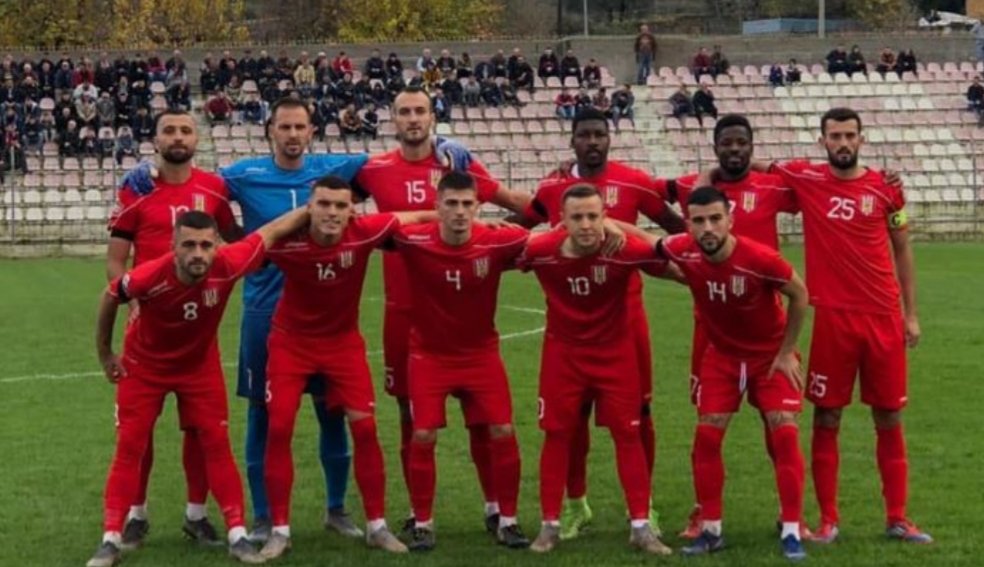 Largohet zyrtarisht një futbollist nga Bylisi, pritet “divorci” edhe me një lojtar tjetër