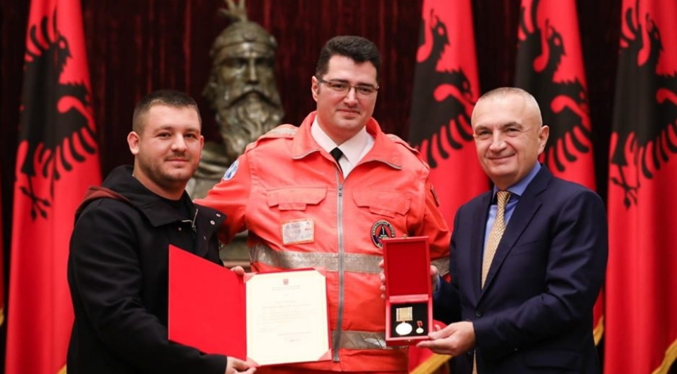 Meta nderon mjekun hero. Ja kush është