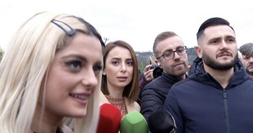 Bebe Rexha në Bubq, premton ndërtimin e dy banesave pas shkatërrimit nga tërmeti