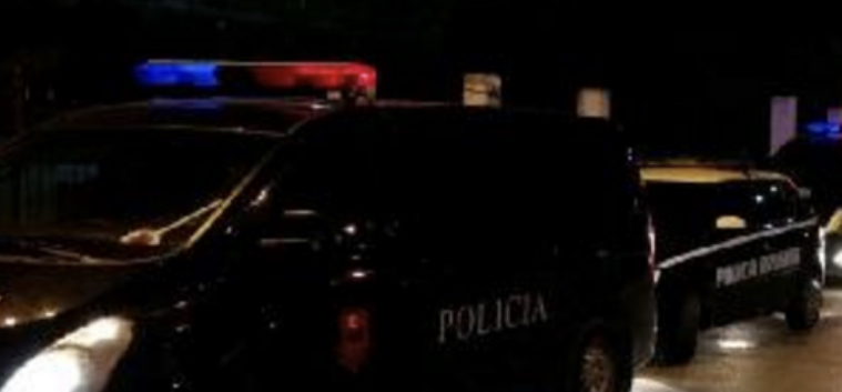 EMRI/ Të shtëna me armë zjarri, plagoset një person