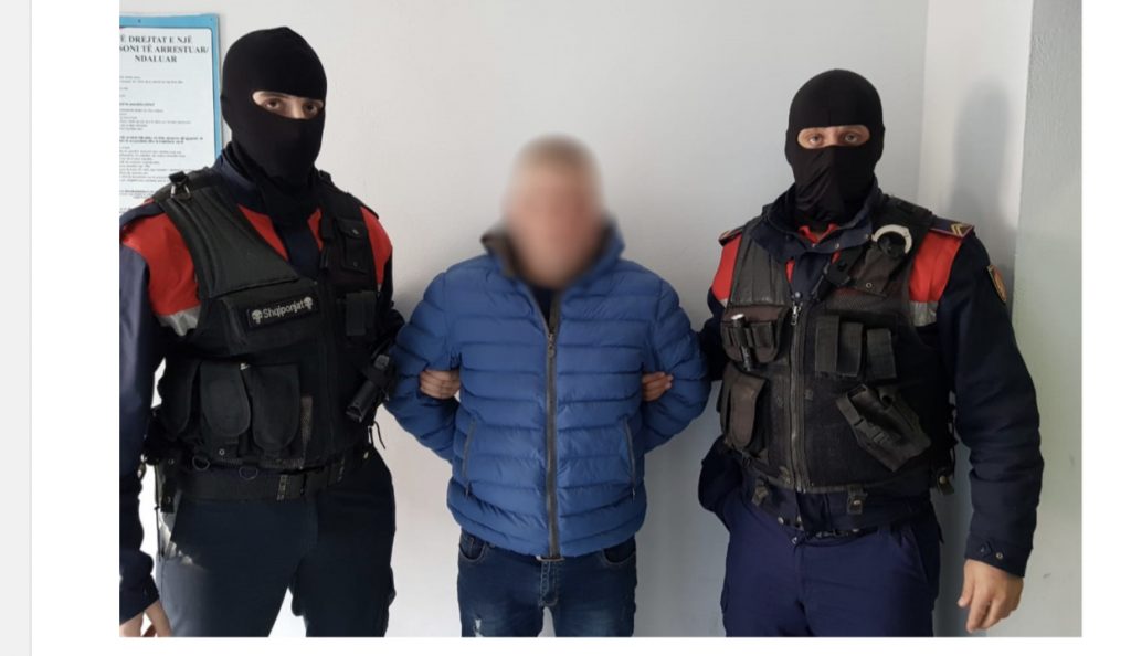 Detaje për 3 të arrestuarit nga RENEA në Shijak