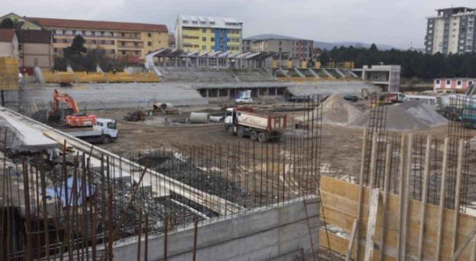 Në stadiumin e Kukësit, po punohet me ritme të larta