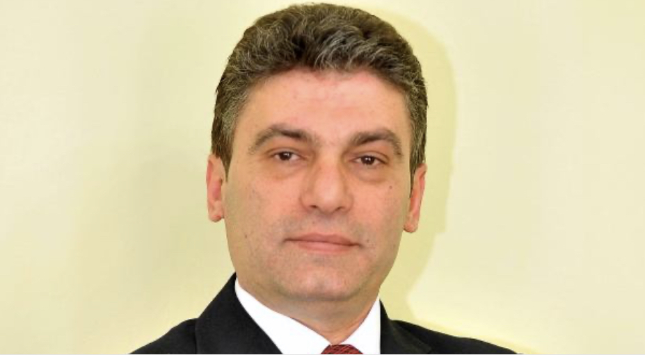 Ish shoferi e ndoqi pas, hodhi lëndën plasëse sa hyri në zyrë