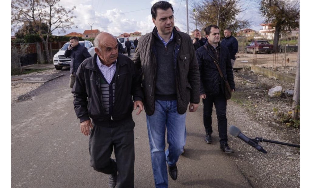 Basha thirrje të fortë qytetarëve me banesa të dëmtuara: Mos rrezikoni jetën