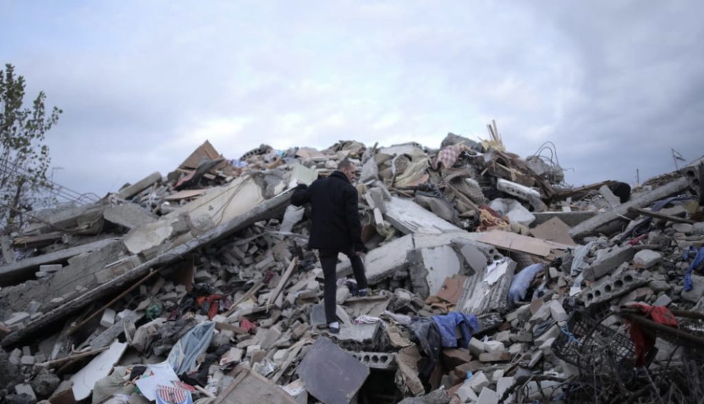 Shemben 39 objekte të krisura, edhe 180 të dëmtuara rëndë