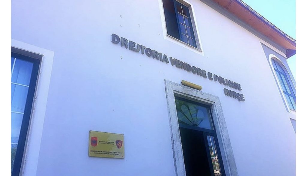 Kapet në kufi vlonjati i kërkuar, i vodhi pasaportën një personi tjetër