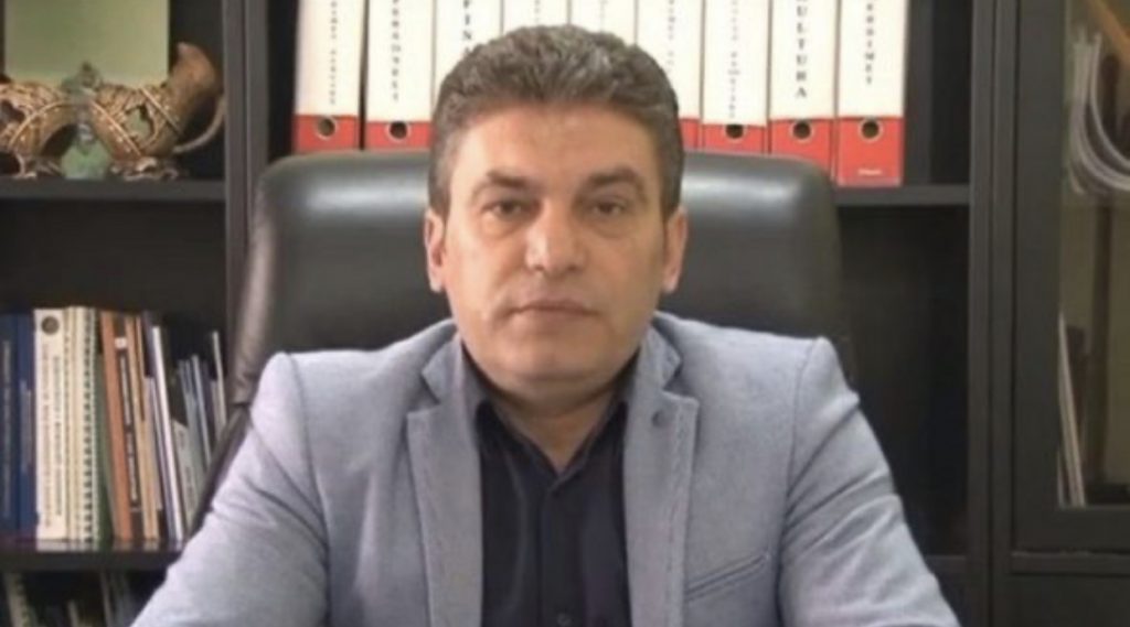 Plagoset kryetari i bashkisë Lushnjë, i kishin vendosur lëndë plasëse në zyrë