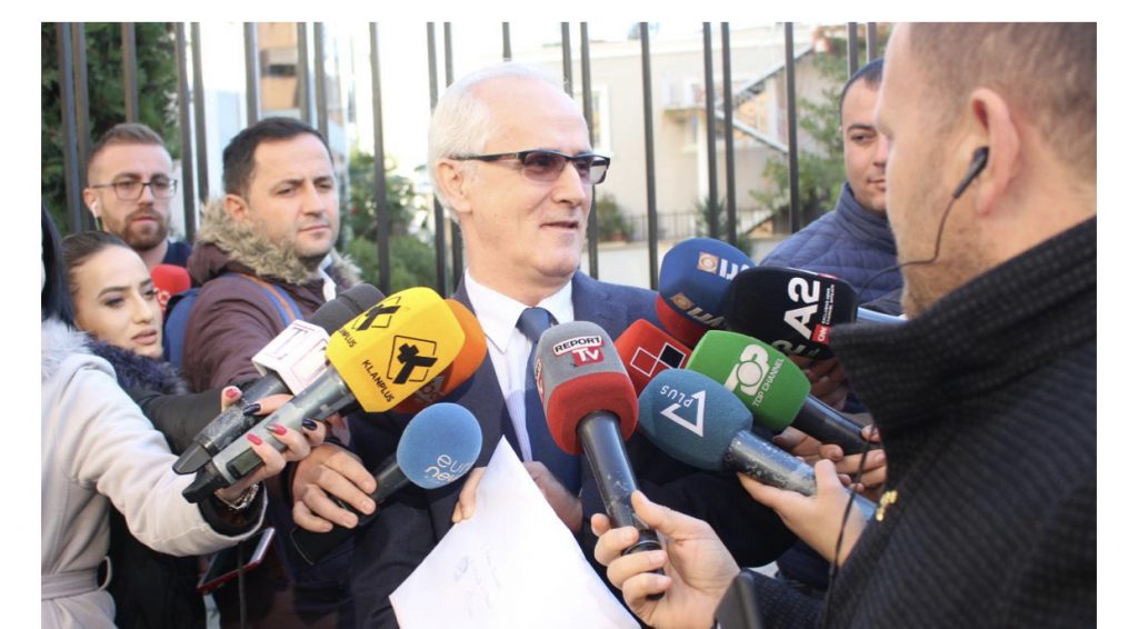 Ardian Dvorani replikon me presidentin:  Nuk merrem me filma me metrazh të shkurtër