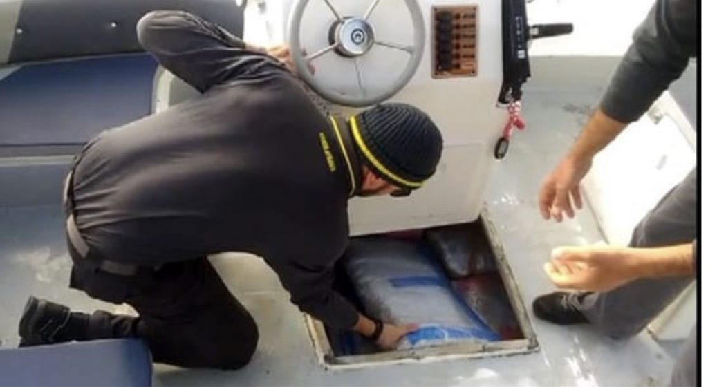 Shqiptari kapet në skafin me 334 kilogramë drogë