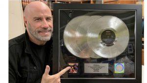 John Travolta fiton  pllakën e tretë të platinit