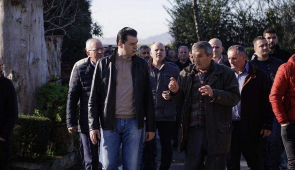 Basha viziton banorët në fshatin Shënavlash të Durrësit