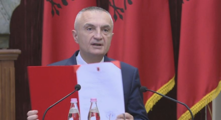 VOA: Presidenti Meta kthen në Kuvend paketën anti-shpifje