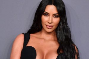 I ushqen fëmijët vetëm me ujë dhe qumësht? Kim Kardashian hapi frigoriferin dhe na la me gojë hapur!