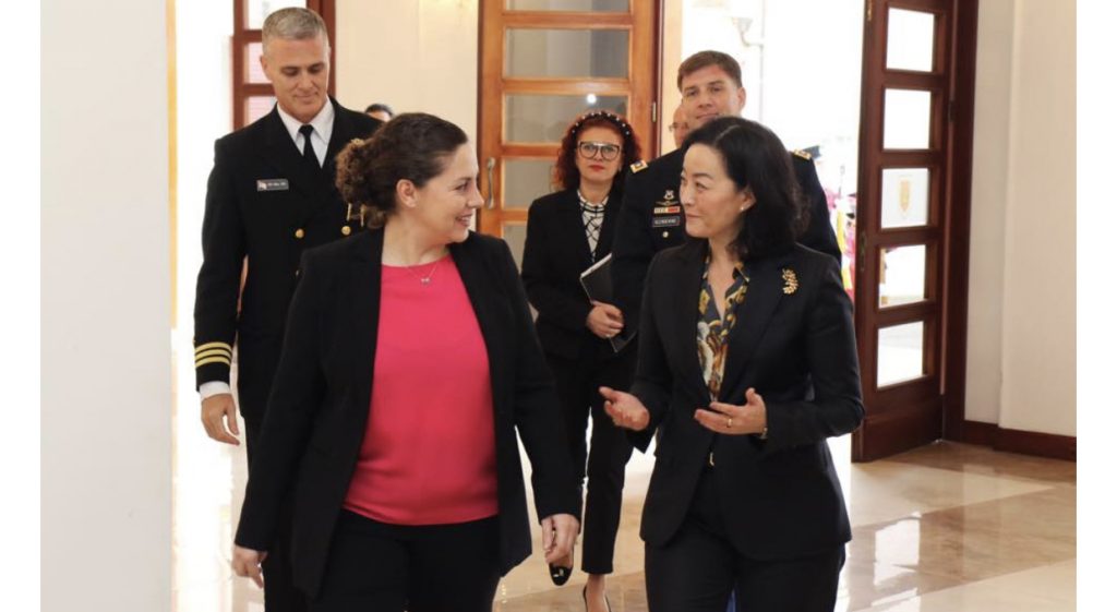Ambasadorja e SHBA-së: Mbështetje për integrimin në BE dhe zbatimin e reformës në drejtësi