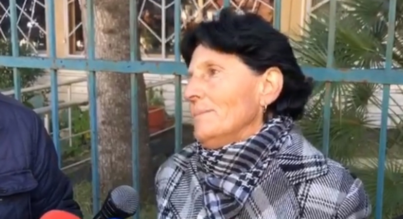 Nëna e të arrestuarit për krimin horror në Mallakastër flet mes lotësh: Dritën e kisha motër, i ka dhënë djalit tim qumësht gjiri