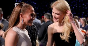 “Critics’ Choice Awards” çfarë veshën yjet në tapetin e kuq
