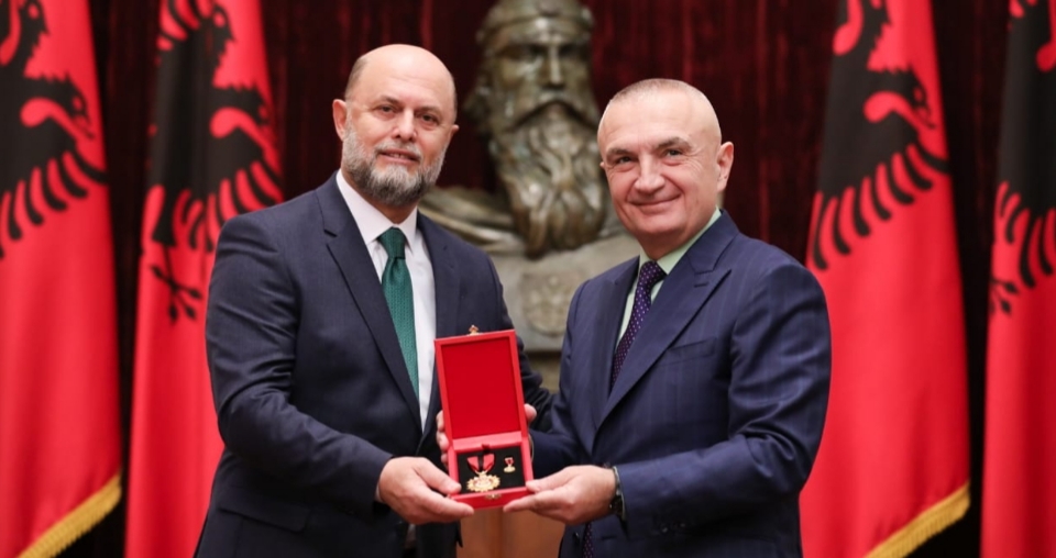 Presidenti Meta vlerëson aktorin Petrit Malaj: Kontributi i tij është real dhe i prekshëm