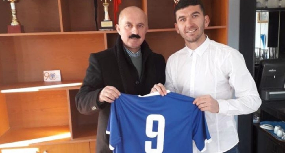 Klubi i Kategorisë së Parë “godet” në merkato, firmos me tre lojtarë brenda ditës