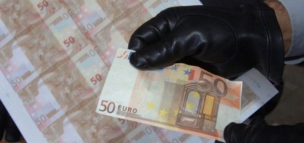 Paguanin me para falso në karburante, arrestohen dy 19-vjeçarët
