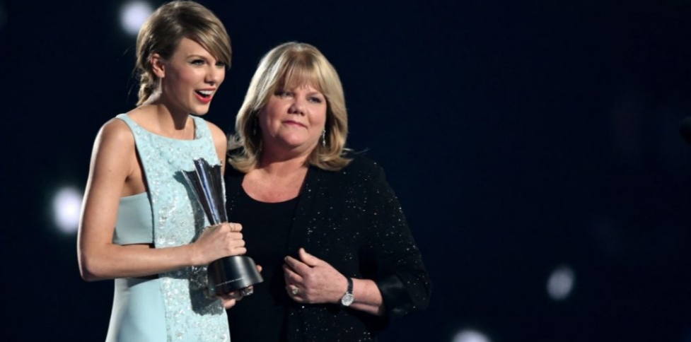 Pas kancerit në gji, nëna e Taylor Swift diagnostikohet me kancer në tru