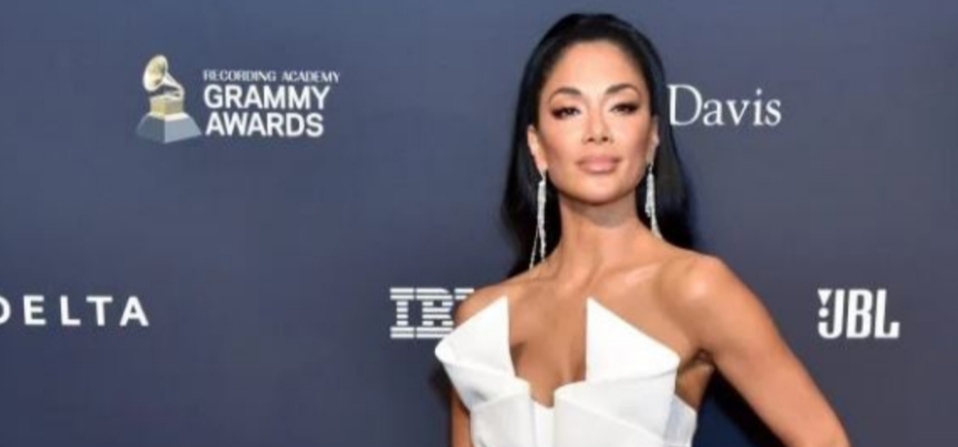 Yjet që shkëlqyen në tapetin e kuq të Grammy Awards, nga Cardi B, Dua Lipa dhe Nicole Scherzinger