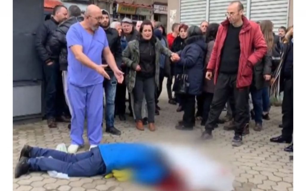 U qëllua me sëpatë në kokë, zbulohet shkaku i konfliktit në Korçë