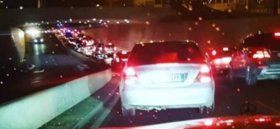 Njerëzit braktisin ndërtesat pas tërmetit, bllokohen disa rrugë në Tiranë dhe Durrës