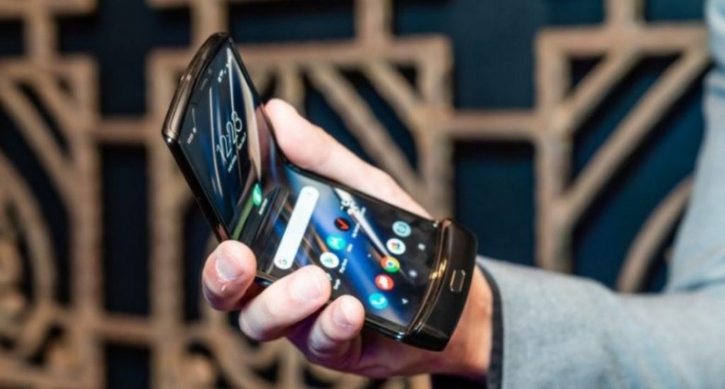 Motorola Razr me kualitet të lartë, nuk i nevojitet shtresë mbrojtëse mbi ekran sikur telefonave tjerë