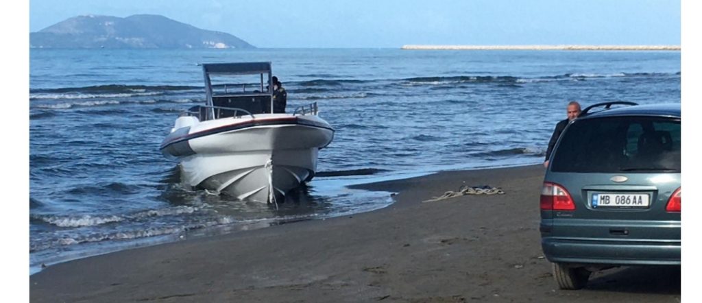 Gjetja e skafit të braktisur bosh në Plazhin e Vjetër, ja çfarë dyshimesh ka policia