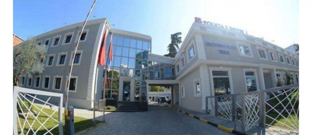 Dhunon vajzat e mitura, burrin e nxjerr nga shtëpia. Gruaja nga Tirana përfundon në pranga