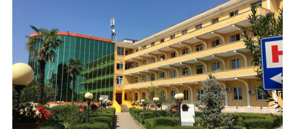 Humb jetën gruaja në Tiranë, ishte prekur nga gripi