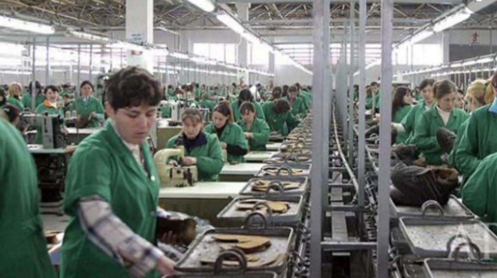 Si shfrytëzohen të mitur nga industria e fasonëve