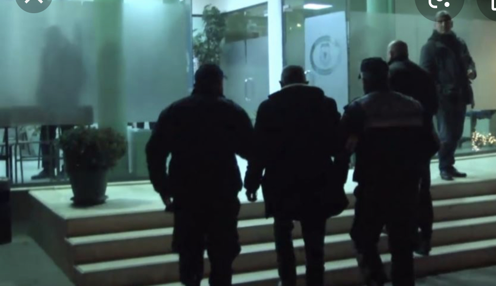 17 policë e zyrtarë në pranga, akuzohen për korrupsion në ndërtime