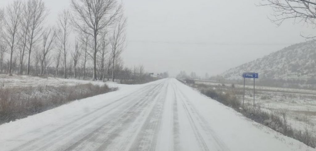 Dëbora e parë zbardhur Korçën