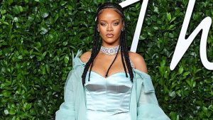 Me akne dhe pa grim, Rihanna na surprizoi me selfie-n e parë të 2020-ës!