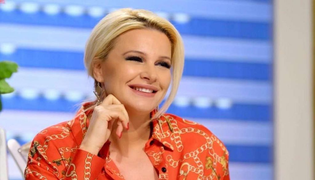 Erdhi koha ta harrojmë Rudina Magjistarin bjonde