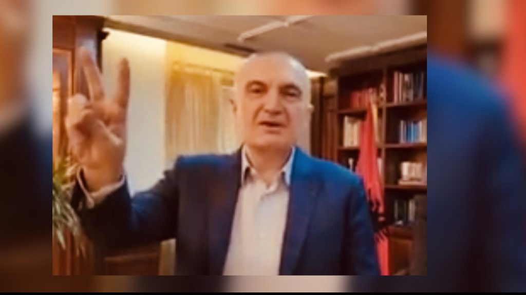 Presidenti Meta me dy gishta lart