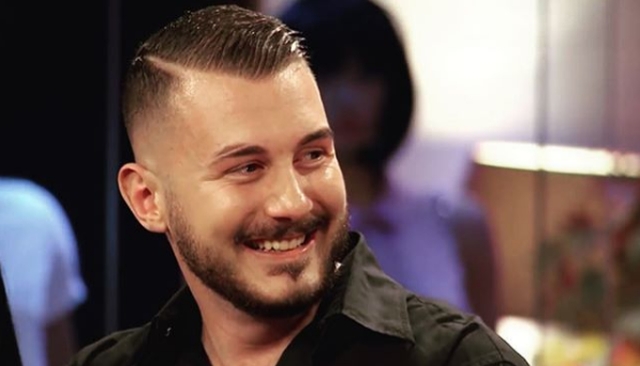 Historia prekëse nga jeta e tij ia mbushi sytë me lot Romeo Veshajt në mes të emisionit!