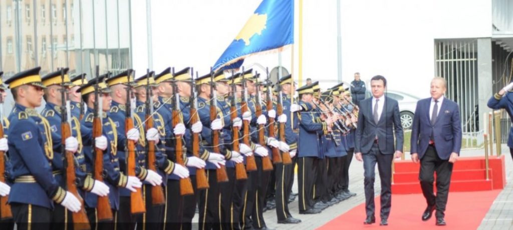 Kurti merr zyrtarisht detyrën si kryeminisër
