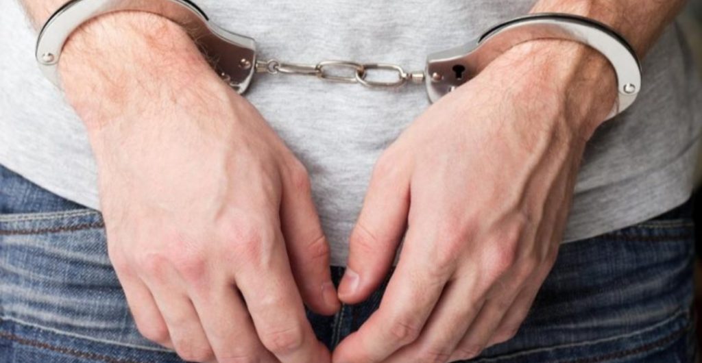 Dramë në aeroplan për shkak të një “shakaje”, kanadezi gënjeu se është infektuar me coronavirus – arrestohet