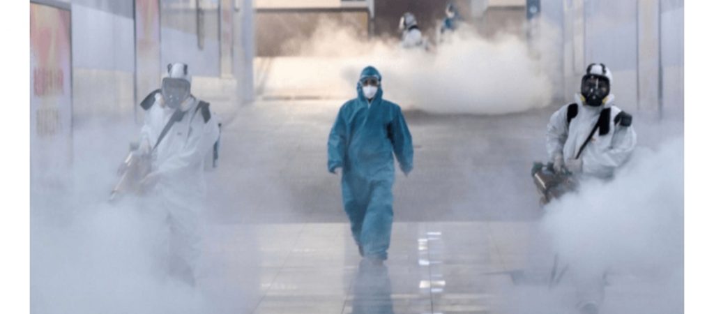 Videoja që po përlot botën: Infermierja në Kinë nuk takon dot vajzën, mes lotësh e përshëndet nga larg