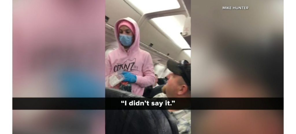 Një këngëtar amator tha se është me koronavirus në mes të avionit vetëm për t’u bërë i famshëm