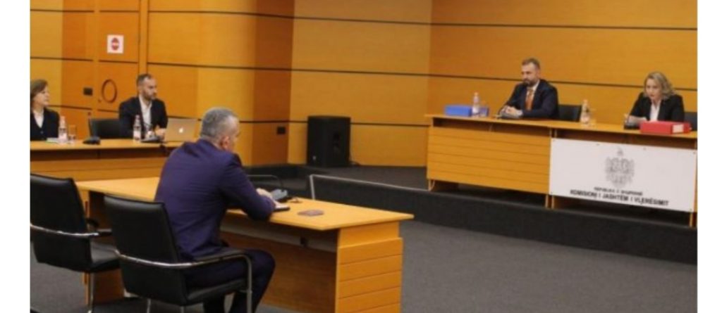 Ardi Veliu në sitën e vettingut, zbulohet pasuria e tij: Pa makinë e pa shtëpi