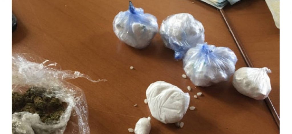 Shqiptari arrestohet, pasi u kap duke i shitur kokainë italianit