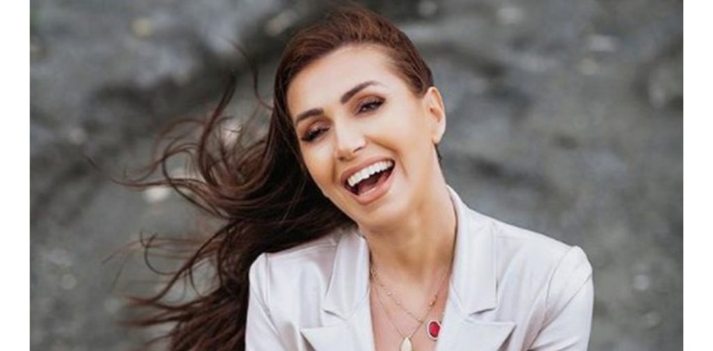 Moderatorja e njohur shqiptare qenka tradhtuar dhe e ka falur për hir të dashurisë